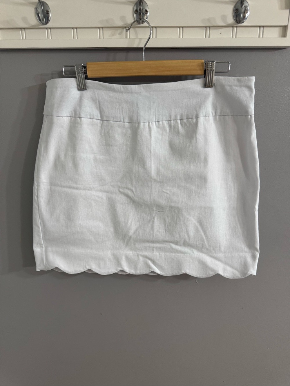 Zac & Rachel White Scallop Hem Mini Skirt - Picture 1 of 4